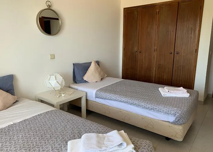 Em Cima Da - - Algarve * Carvoeiro (Lagoa)