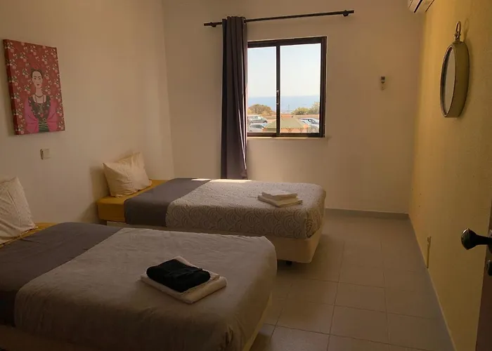 Em Cima Da - - Algarve * Carvoeiro (Lagoa)